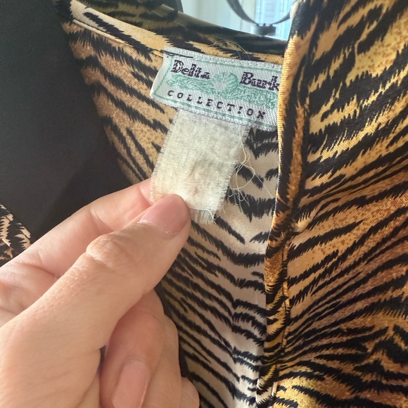 Tiger Print Long Robe - Picture 2 of 5